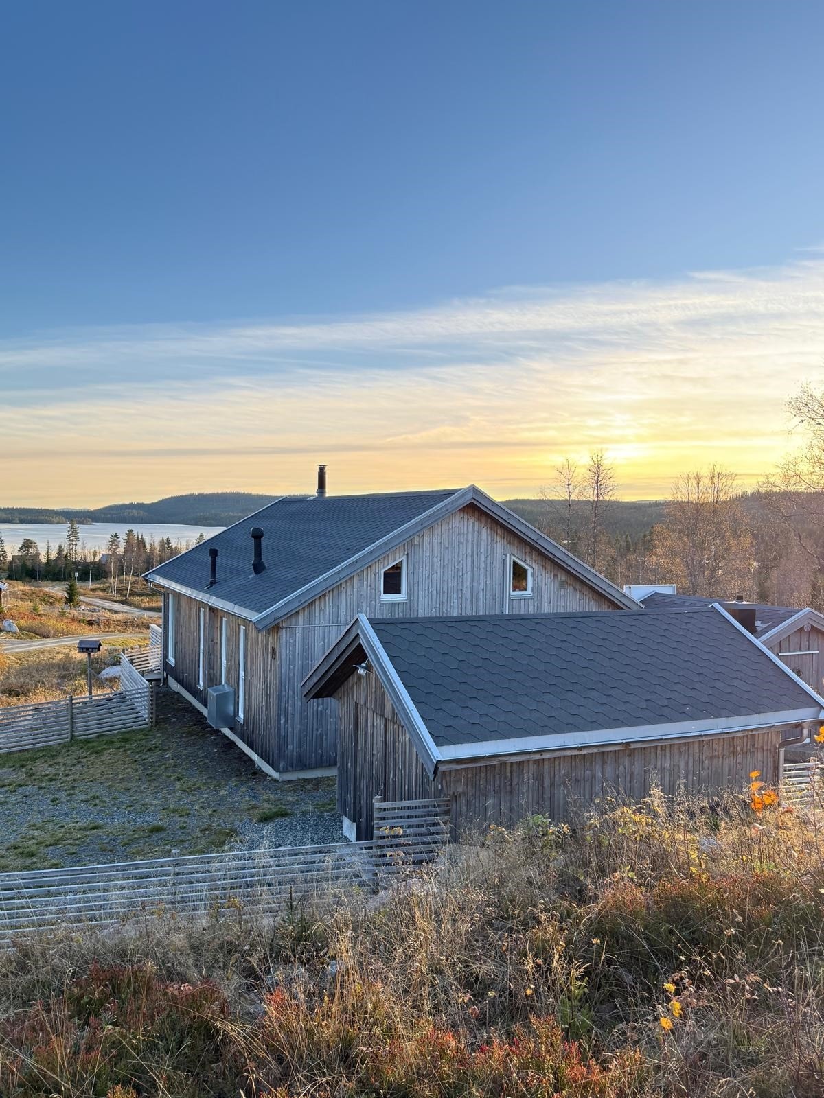 Hytta ligger på Totenåsen, ca. 1 time og 15 minutter fra Oslo. Galleribilde