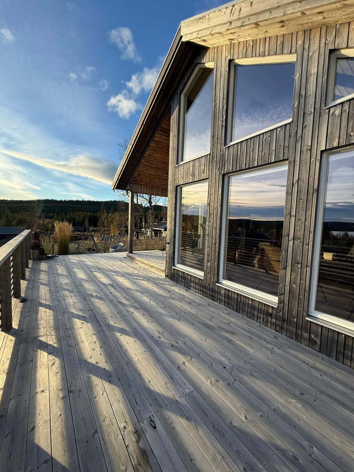 Hytta ble oppført i 2019 og har en moderne og stilfull utforming. Galleribilde