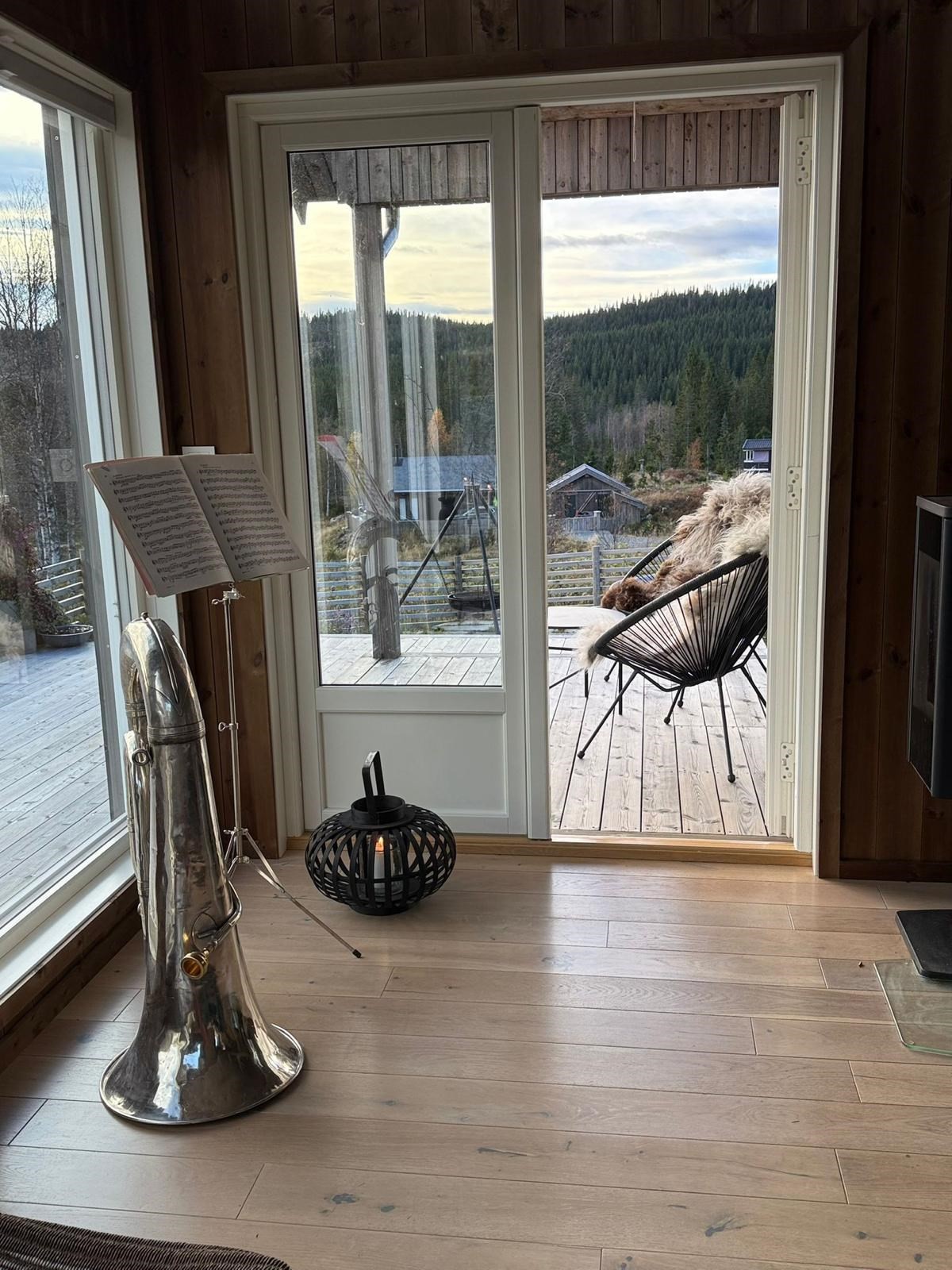 Fra stua er det direkte utgang til den flotte terrassen! Galleribilde