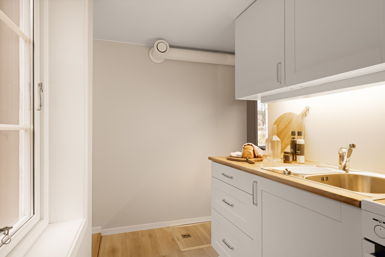 Benkeplate av tre Galleribilde