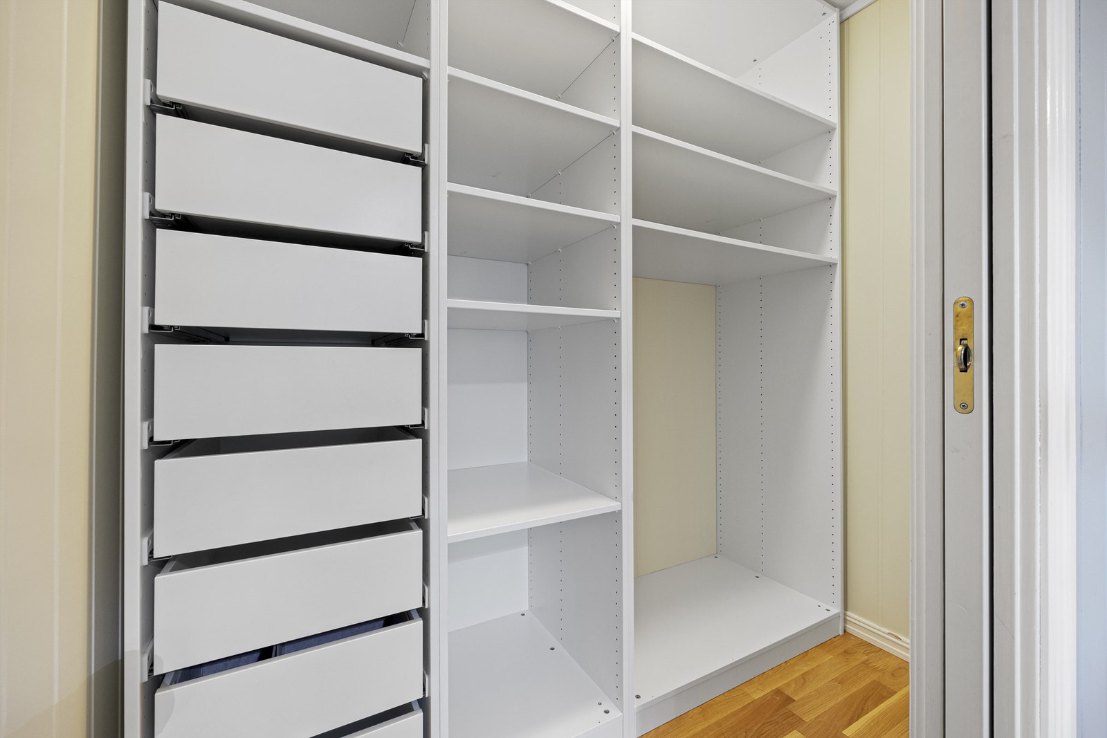 Garderoberom Galleribilde