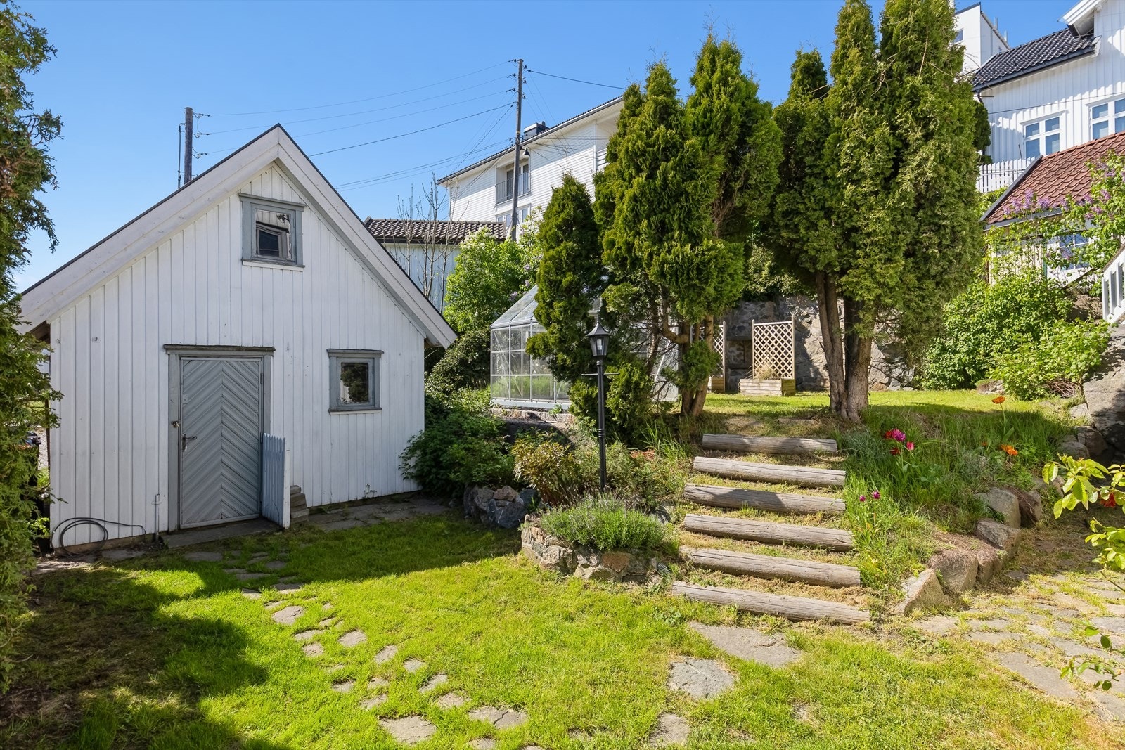 For deg som ønsker å bo i sentrum og ha egen hage ! Galleribilde