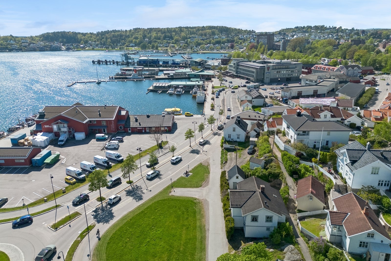 Sjarmerende nabolag og havnen som nabo Galleribilde