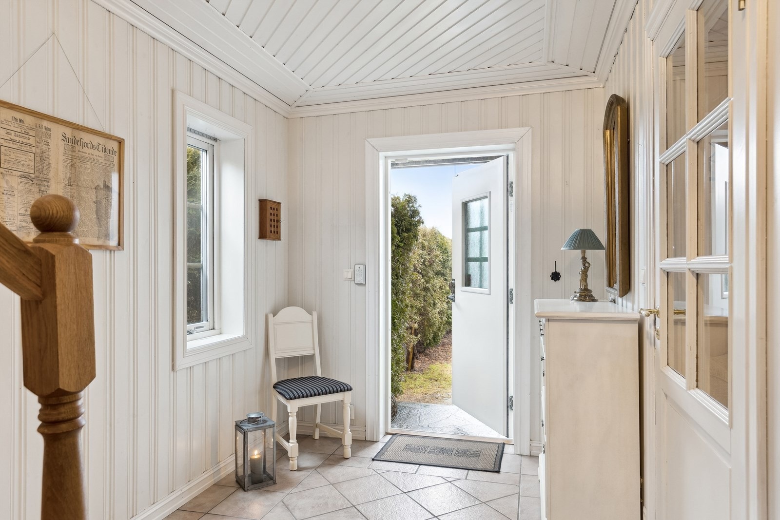 Entré. Gulvvarme i hele underetasjen Galleribilde