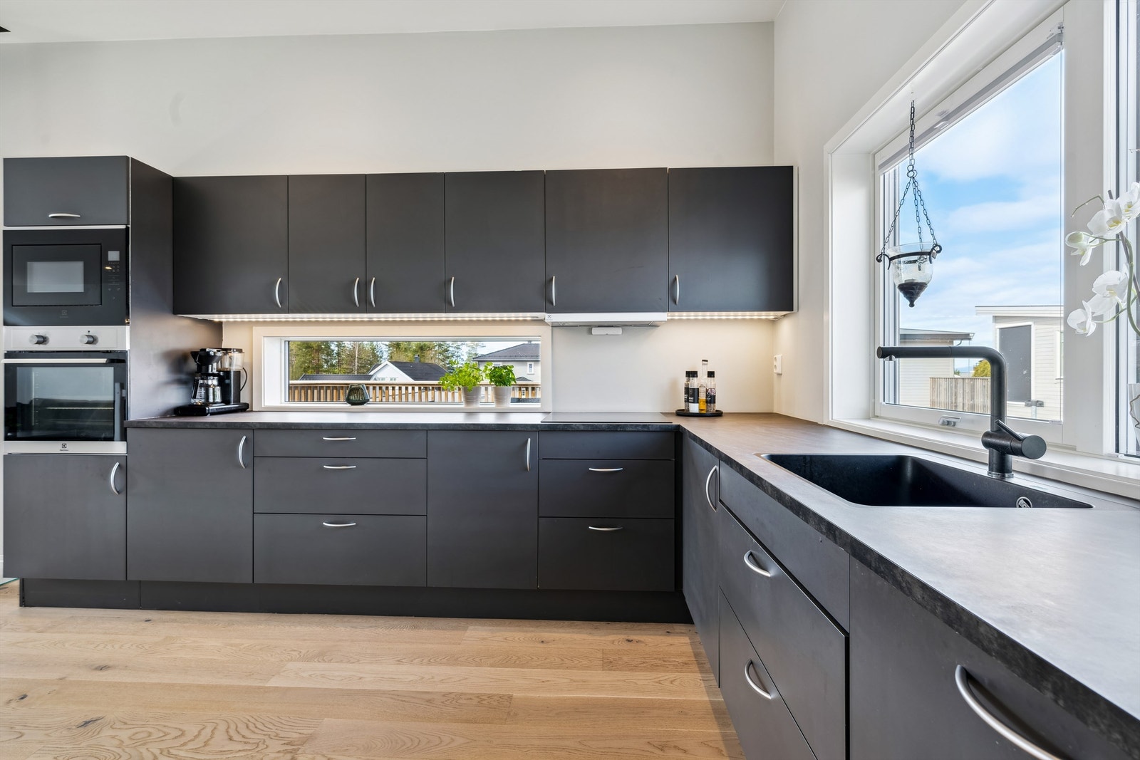 Det er godt med skap- og benkplass Galleribilde