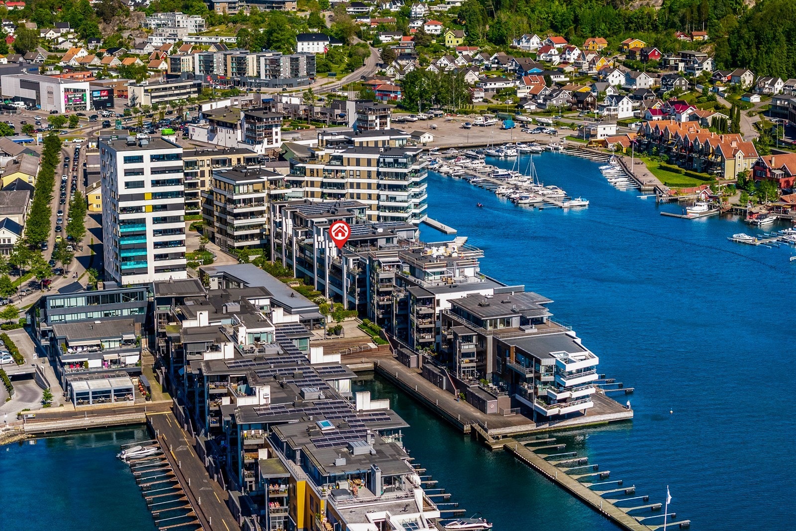 Kilen Brygge er et attraktivt boligområde og et sosialt nabolag for alle aldre. Kort vei til sentrum, turområder og sjøen. Galleribilde