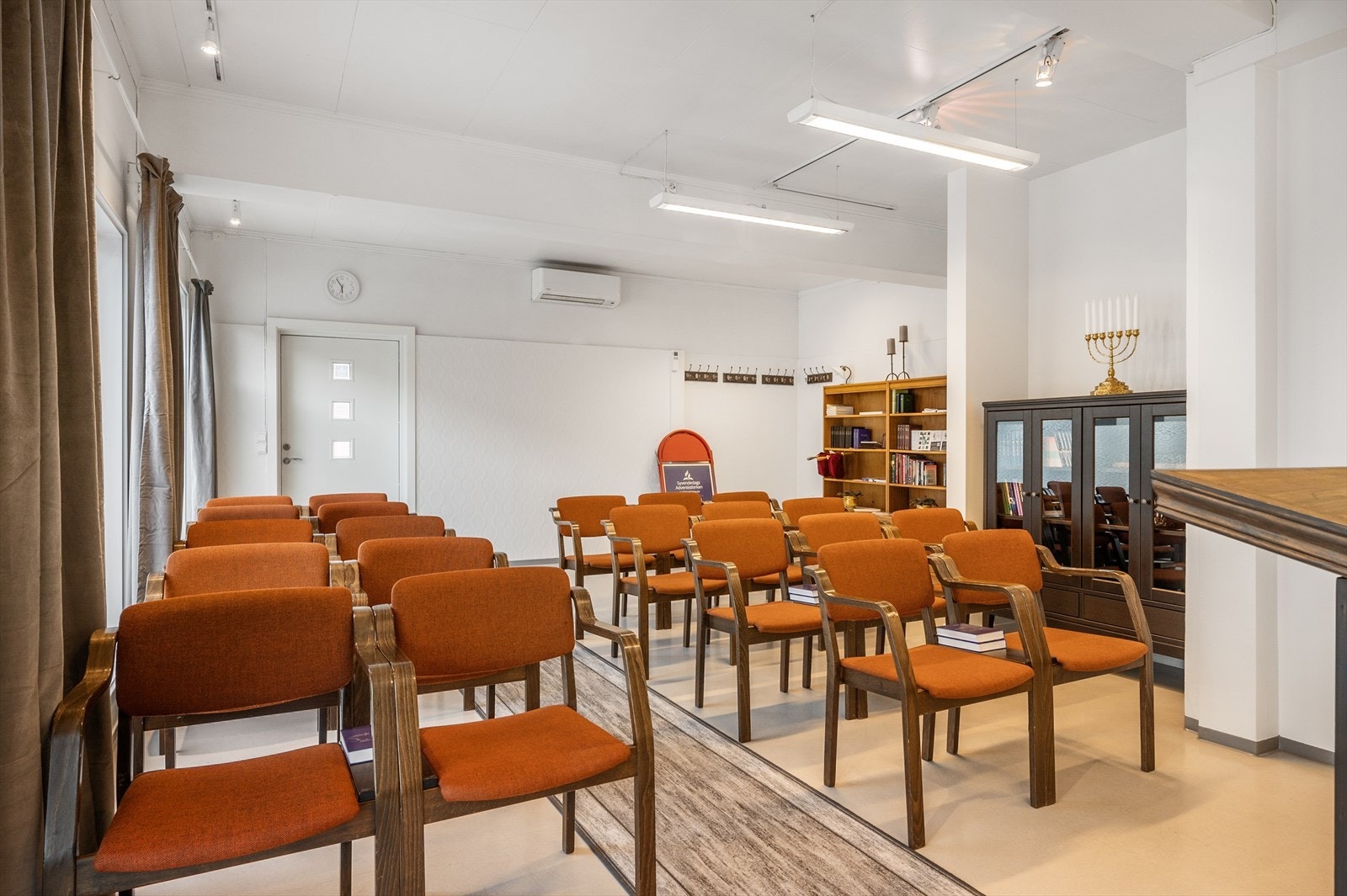 Lokalene er romslige og har godt potensiale. Det ene lokalet er under ombygging. Galleribilde