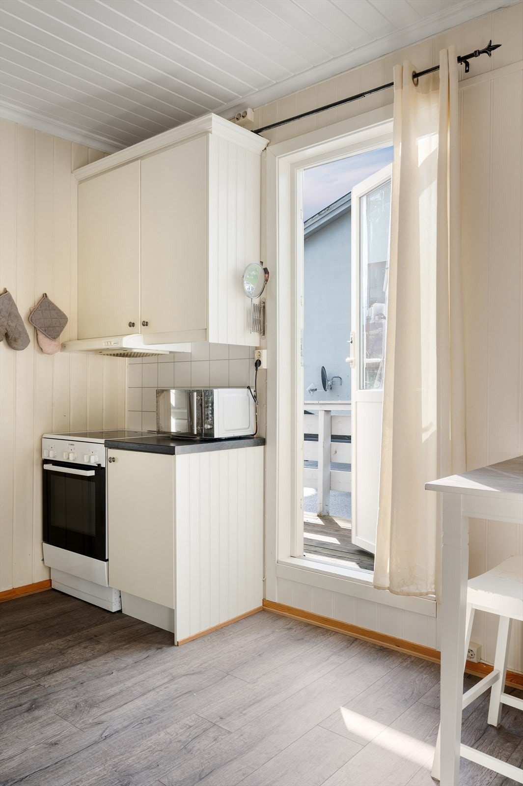 Kjøkkenet har utgang til balkong. Galleribilde