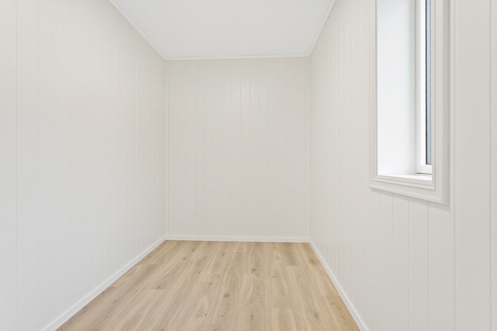 I tilknytning til det største soverommet er det også en bod/walk in closet Galleribilde