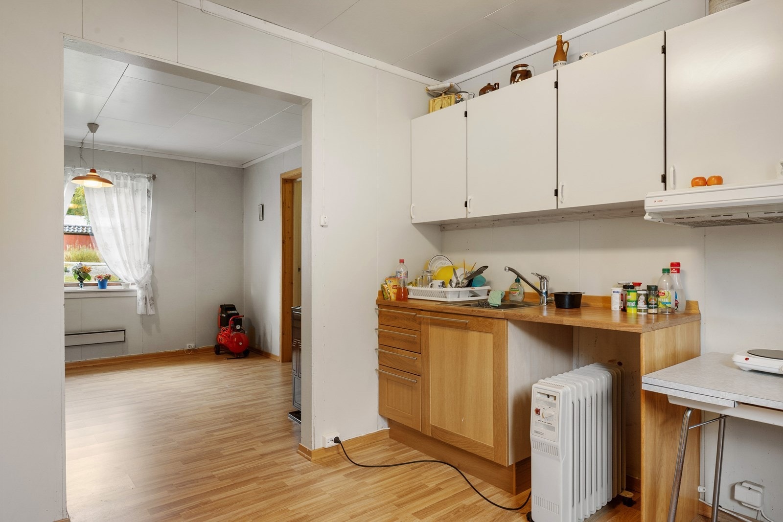 Det er plass til frittstående komfyr. Galleribilde