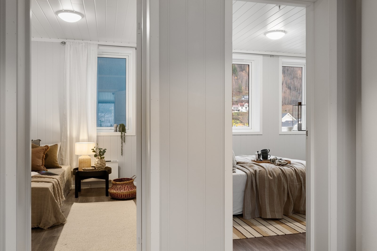 Det er totalt tre soverom - to av rommene har adkomst fra kjøkkenet. Galleribilde