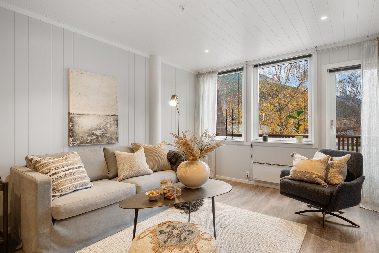 Fra sofakroken er det fint utsyn mot sentrumsområdet. Galleribilde