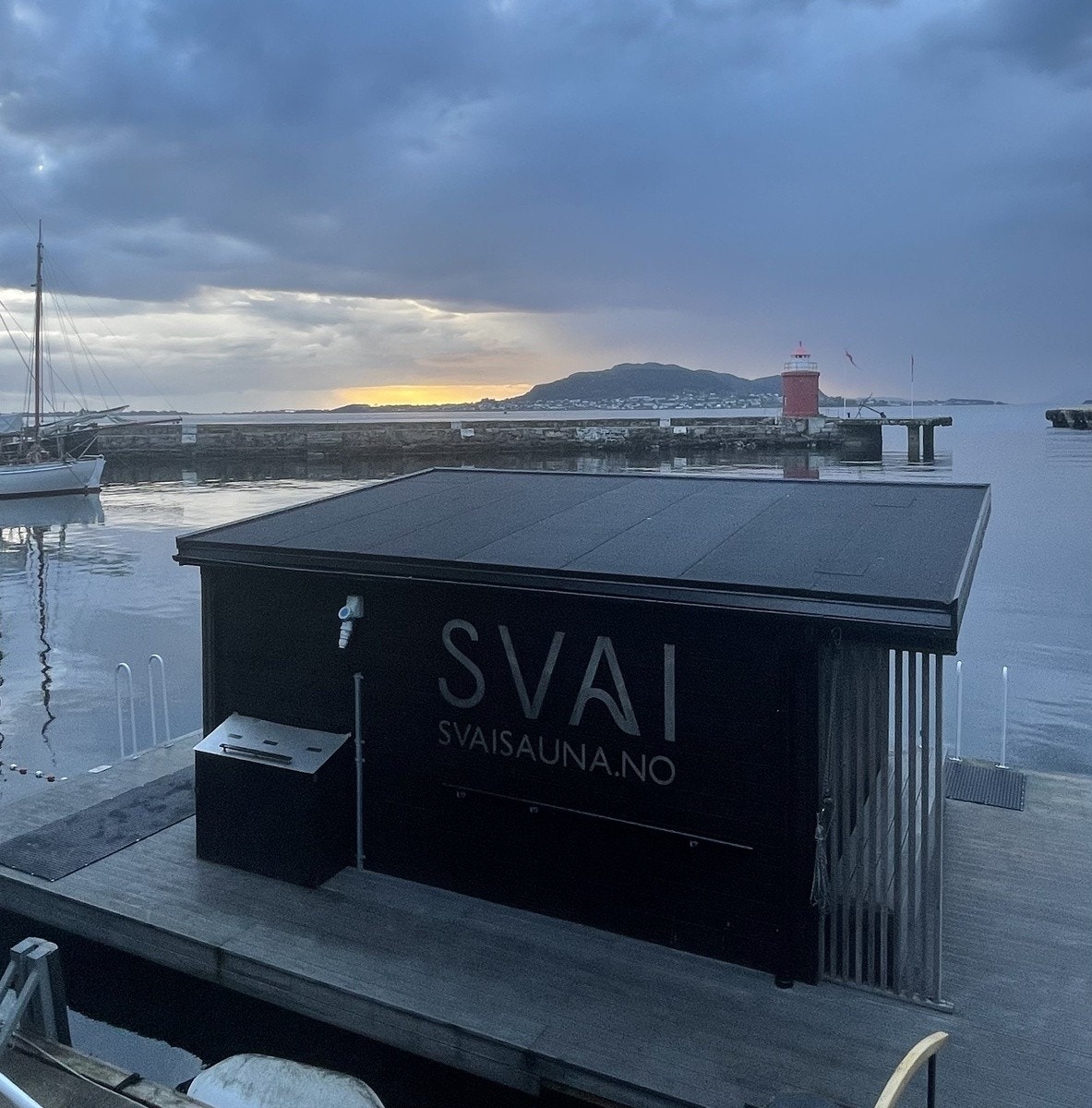 Flytende sauna like ved Galleribilde