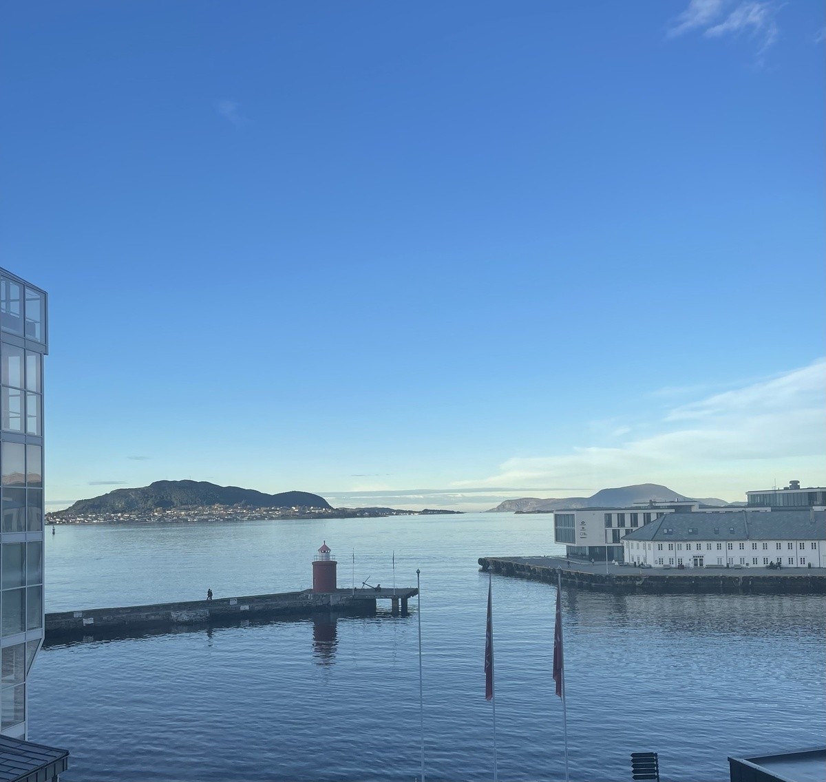 Utsikt fra stue i siluetter Galleribilde