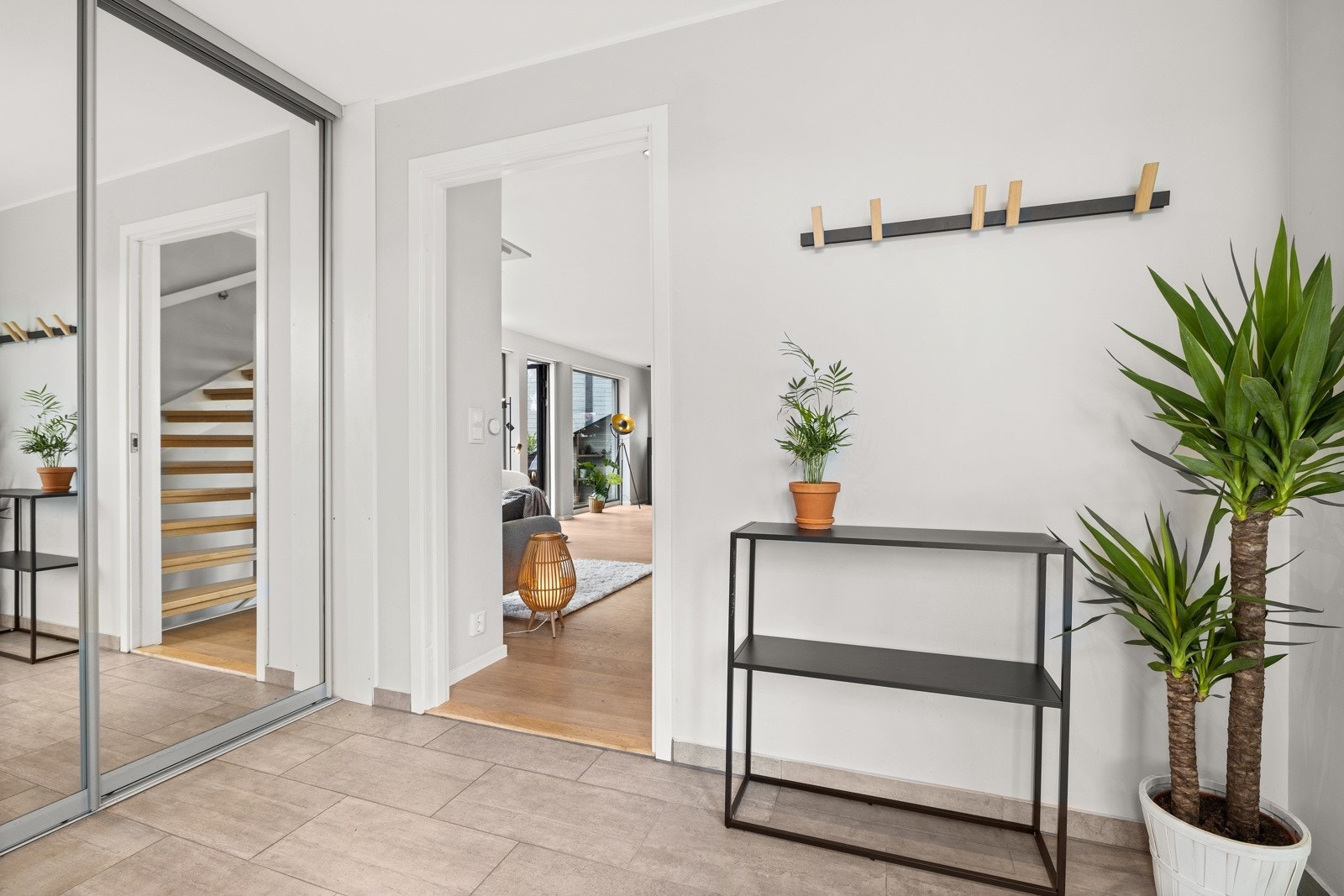 Praktisk gang med garderobe Galleribilde