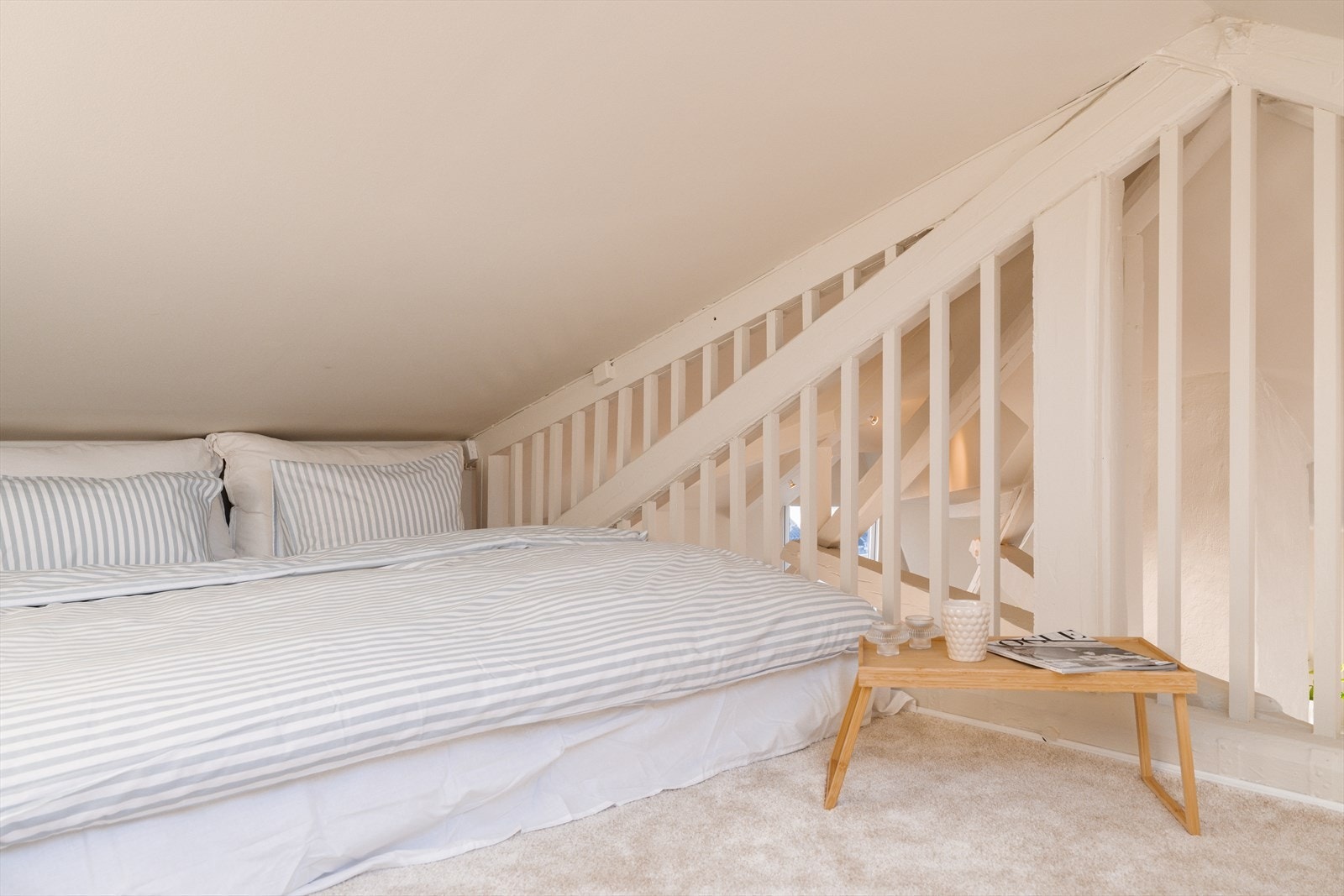 Hemsen kan benyttes som gjesterom, lesekrok eller TV-stue. Sengen på bilde er 180 cm. Galleribilde