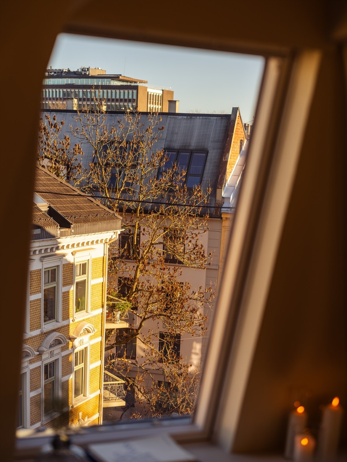 Her kan man nyte nydelige soloppganger, og solnedganger fra takterrassen. Galleribilde