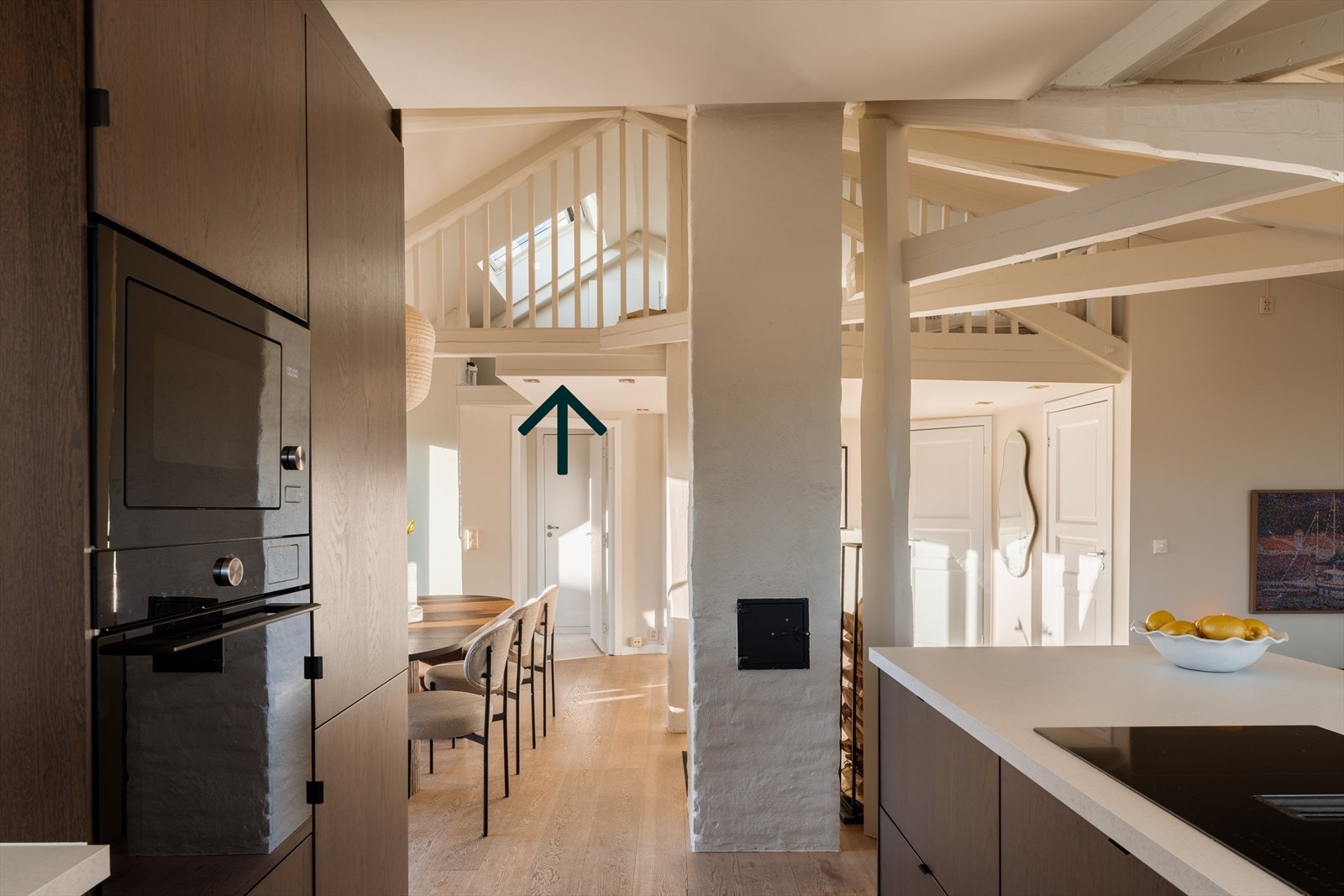 I tillegg til leiligheten på 72 kvm har man en romslig hems på hele 9 kvm gulvflate. Galleribilde