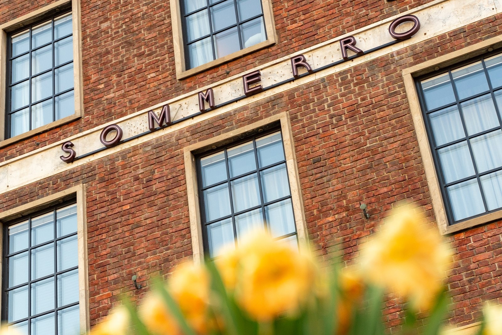 Kort vei til Solli plass med mange hyggelige spisesteder og det anerkjente hotellet Sommerro. Galleribilde