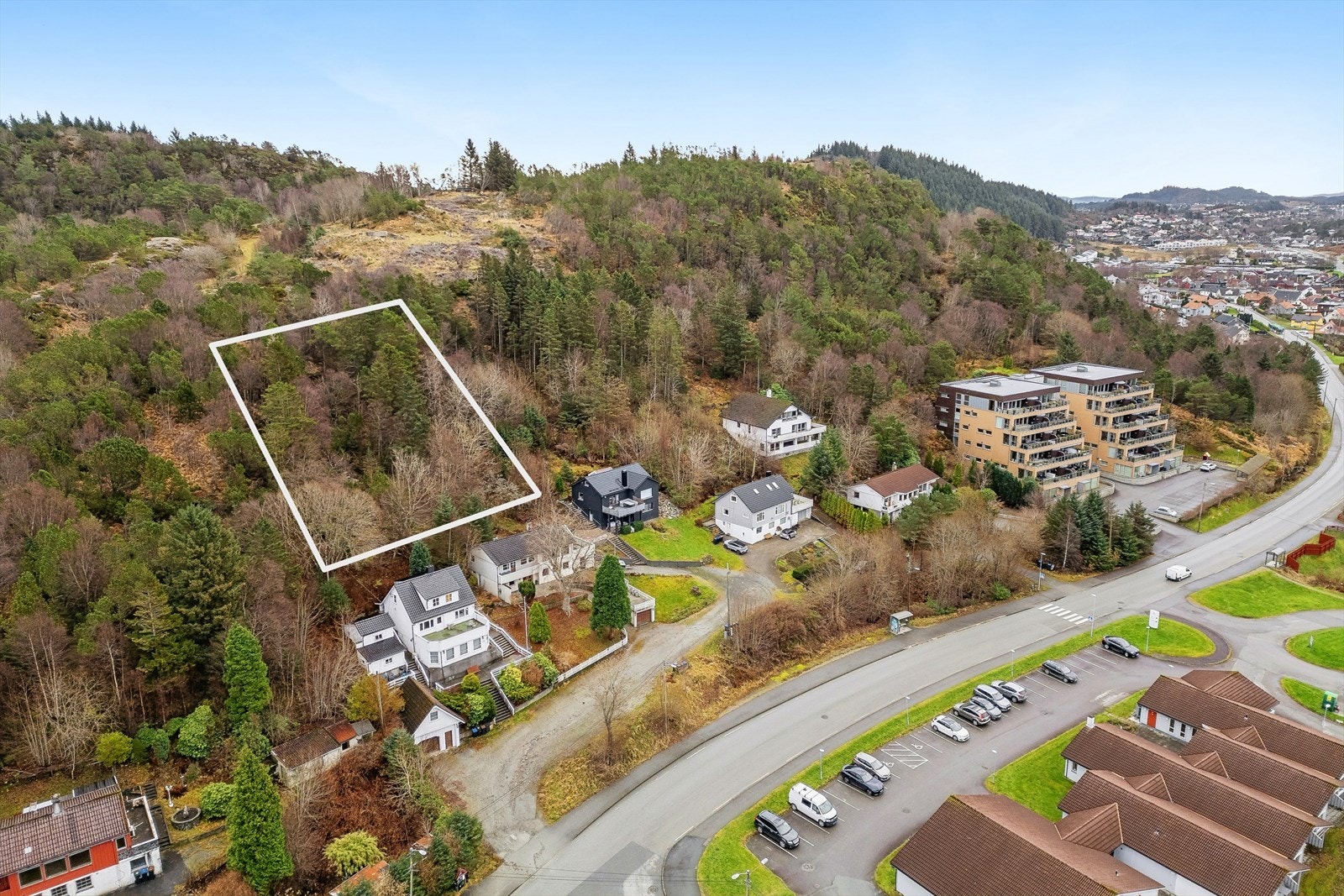 Tomtegrensene er tegnet inn omtrentlig. Se vedlagt grunnkart. Galleribilde