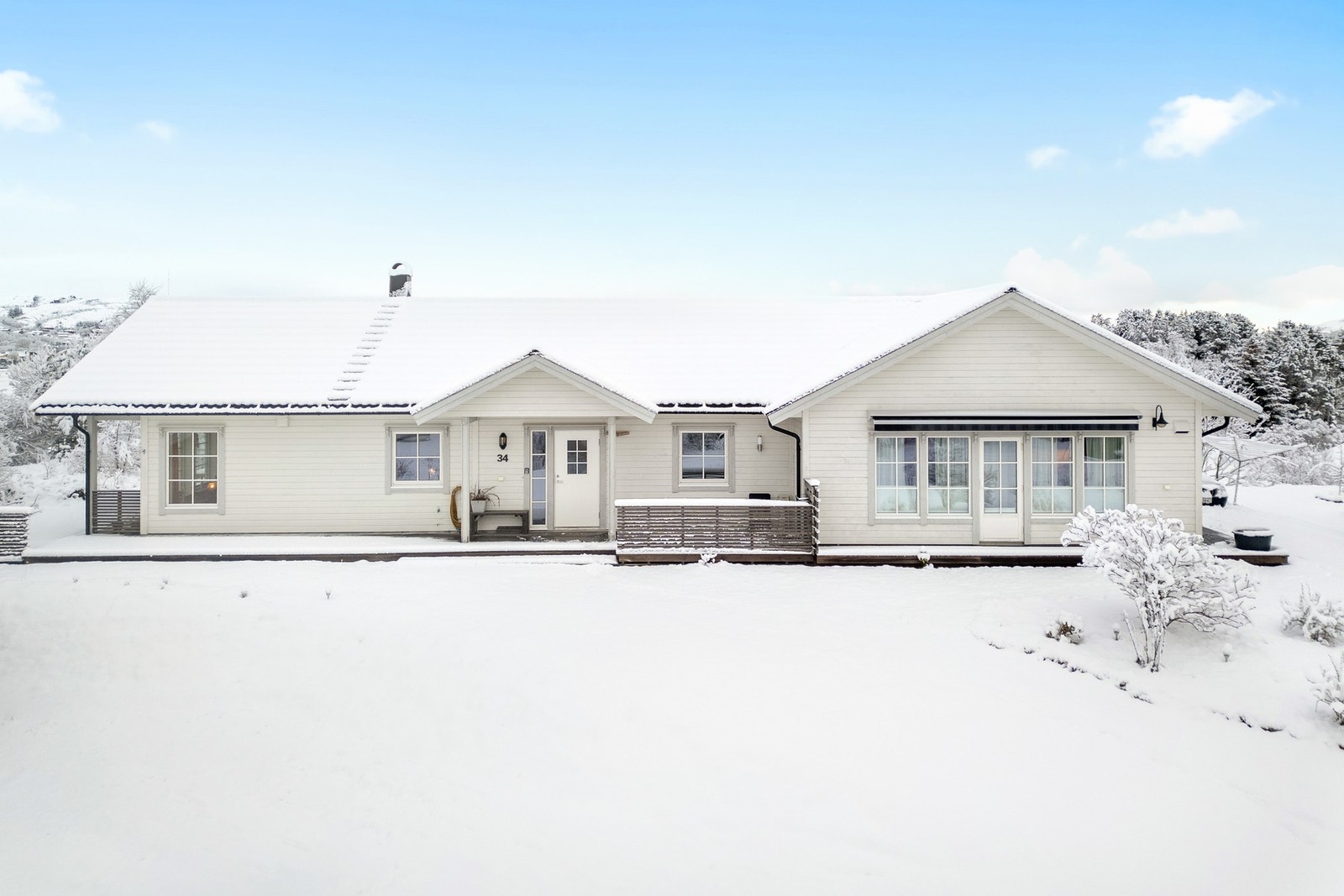 Boligen er oppført i 2015, er godt vedlikeholdt og holder en god standard! Galleribilde