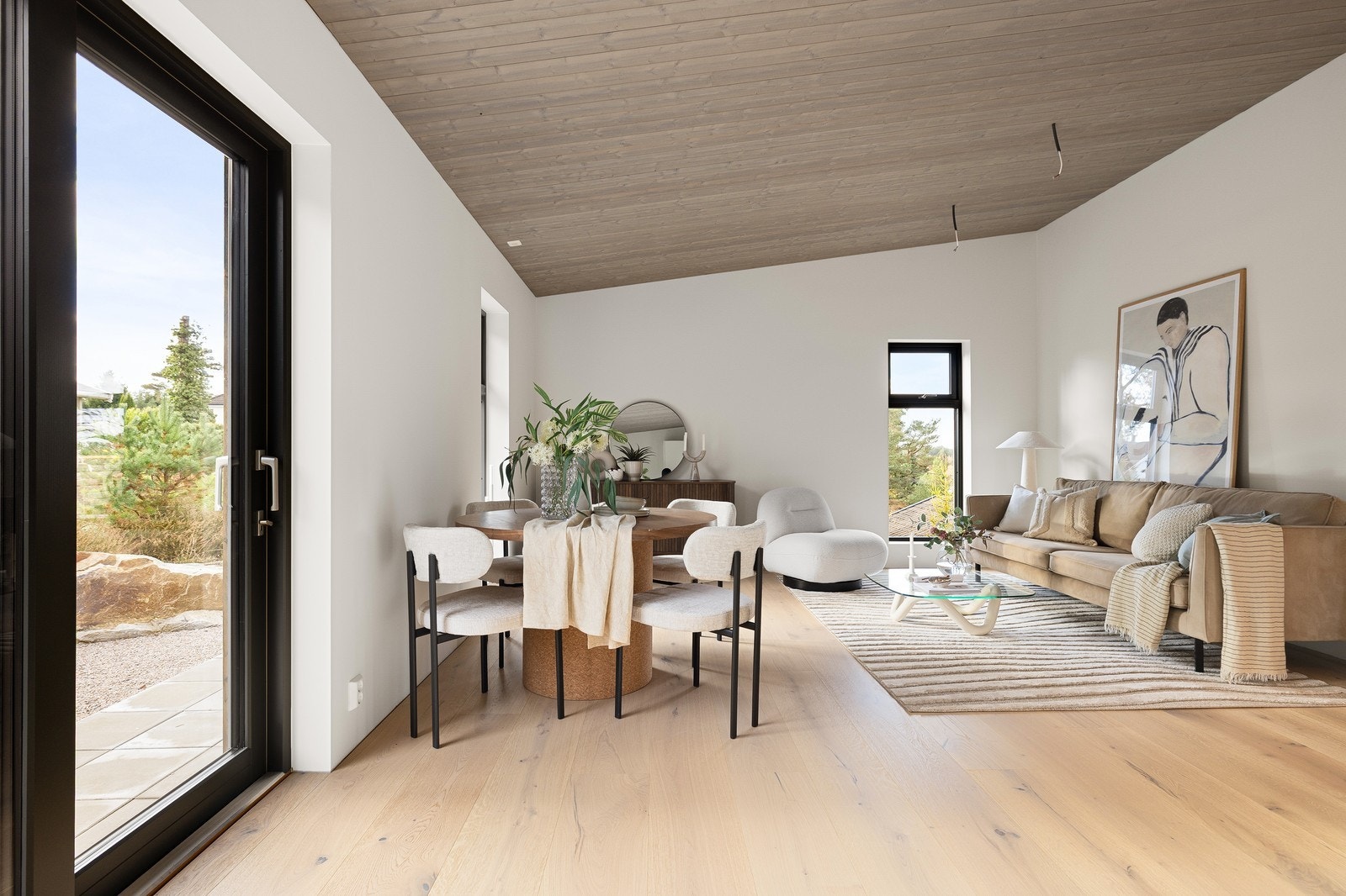 Fra stuen er det utgang til uteområder Galleribilde