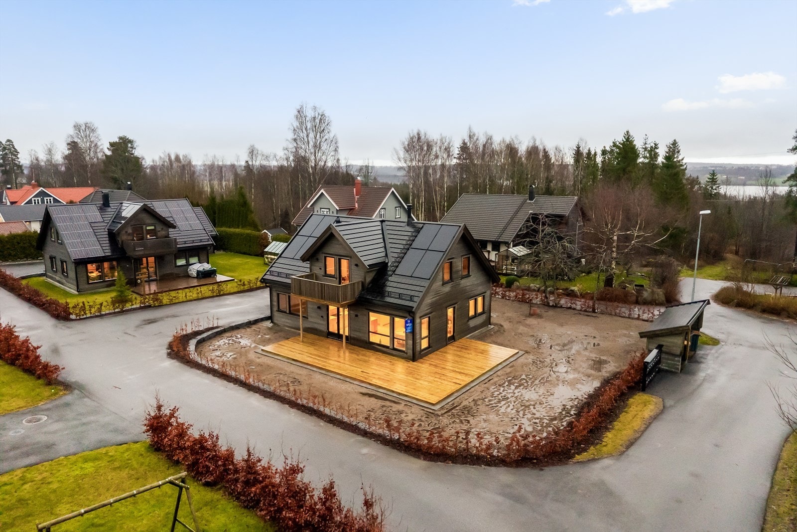 Flotte turområder og mange muligheter til å drive med idrett og lek! Barneskole 1-4 kl. finner du 0.9 km unna (Ramsum skole). Galleribilde