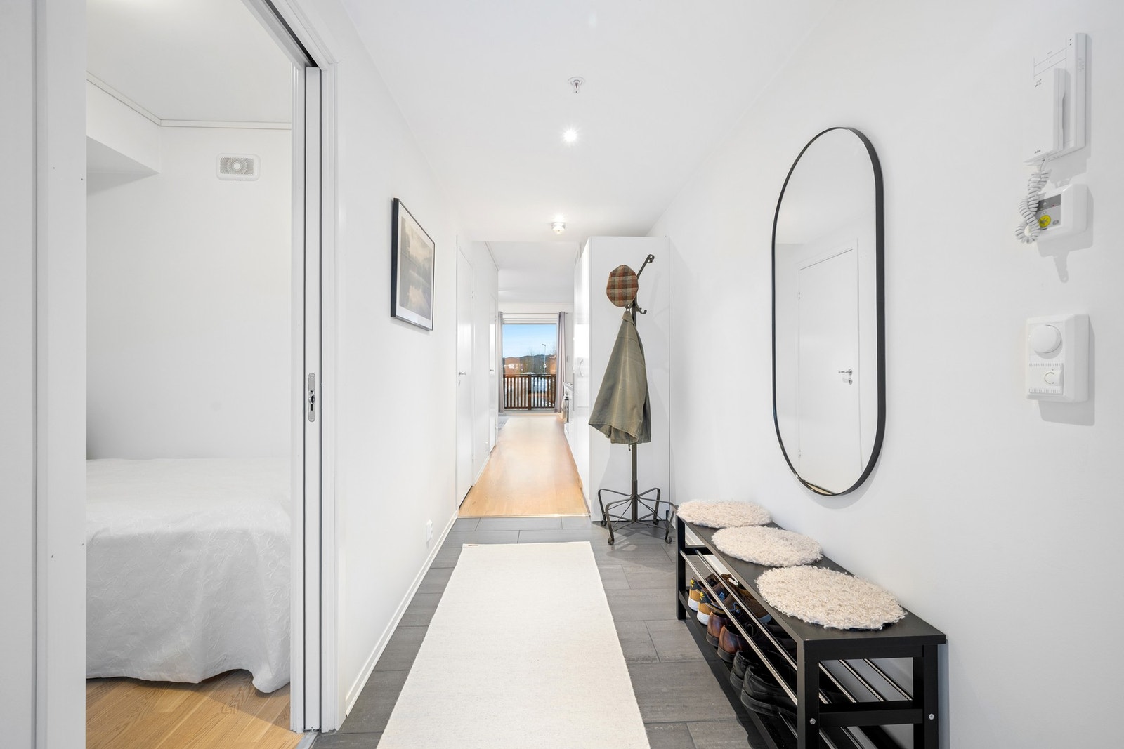 Innbydende entrè på 4,2 kvm. Galleribilde