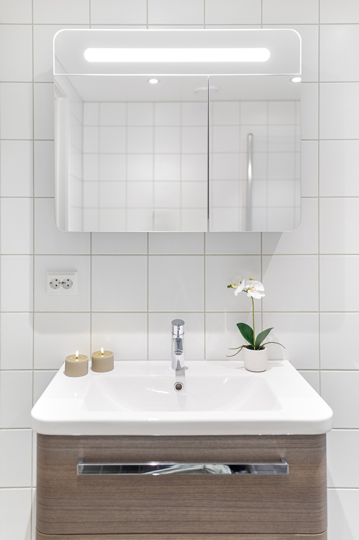 Servant i skap. Galleribilde