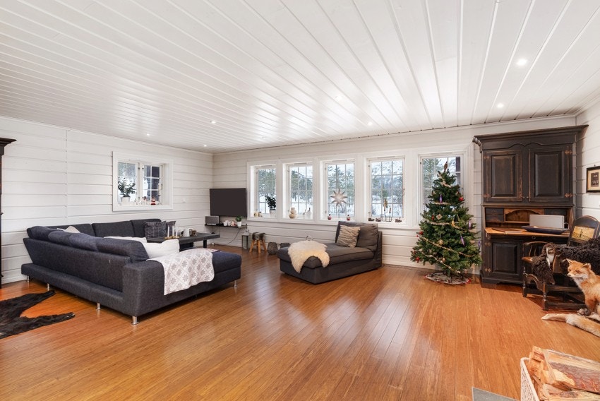 Det er utgang til terrassen fra stua Galleribilde