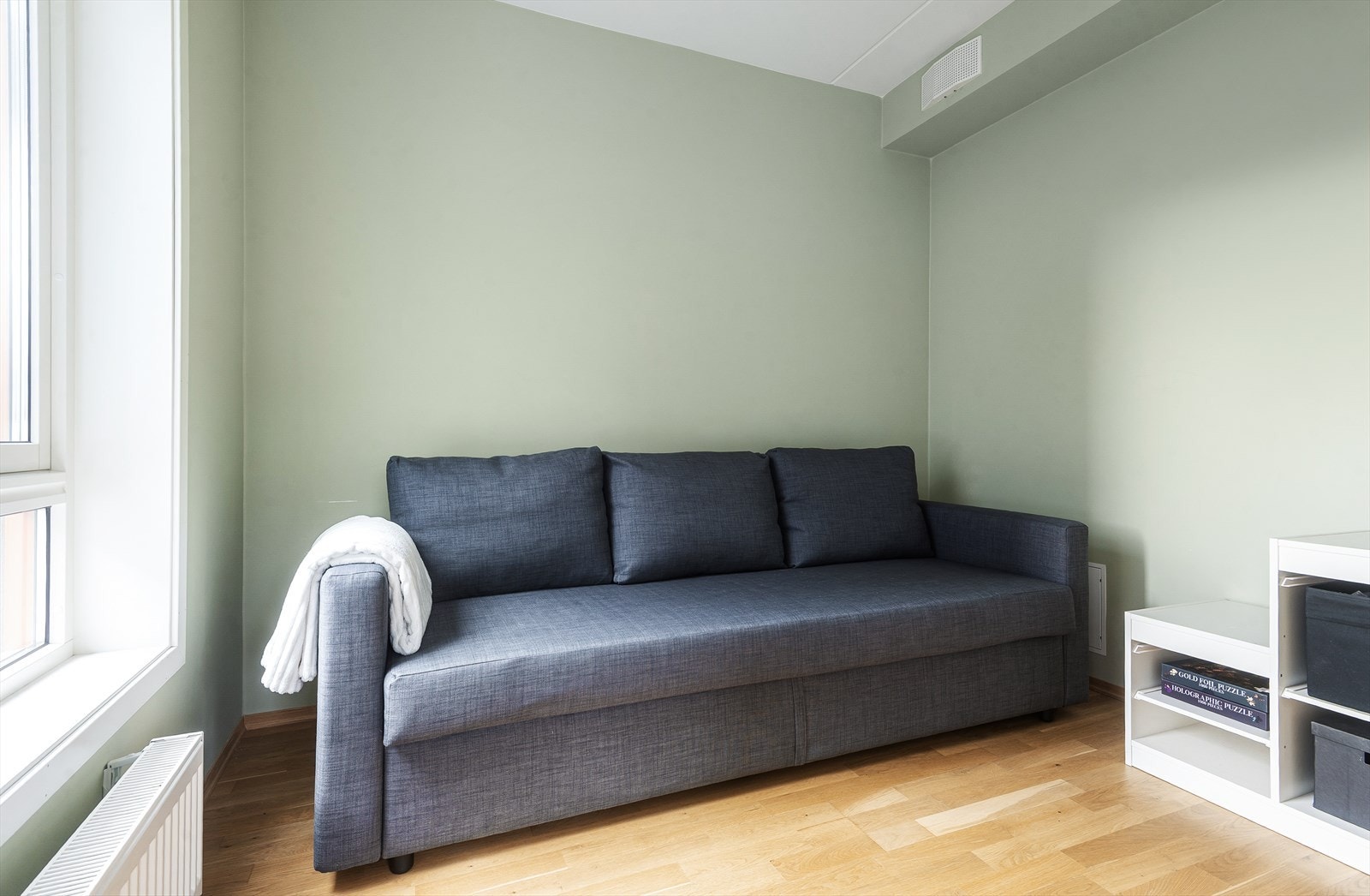 Lys og innbydende soverom 2 som egner seg som barnerom, gjesterom eller kontor. Galleribilde