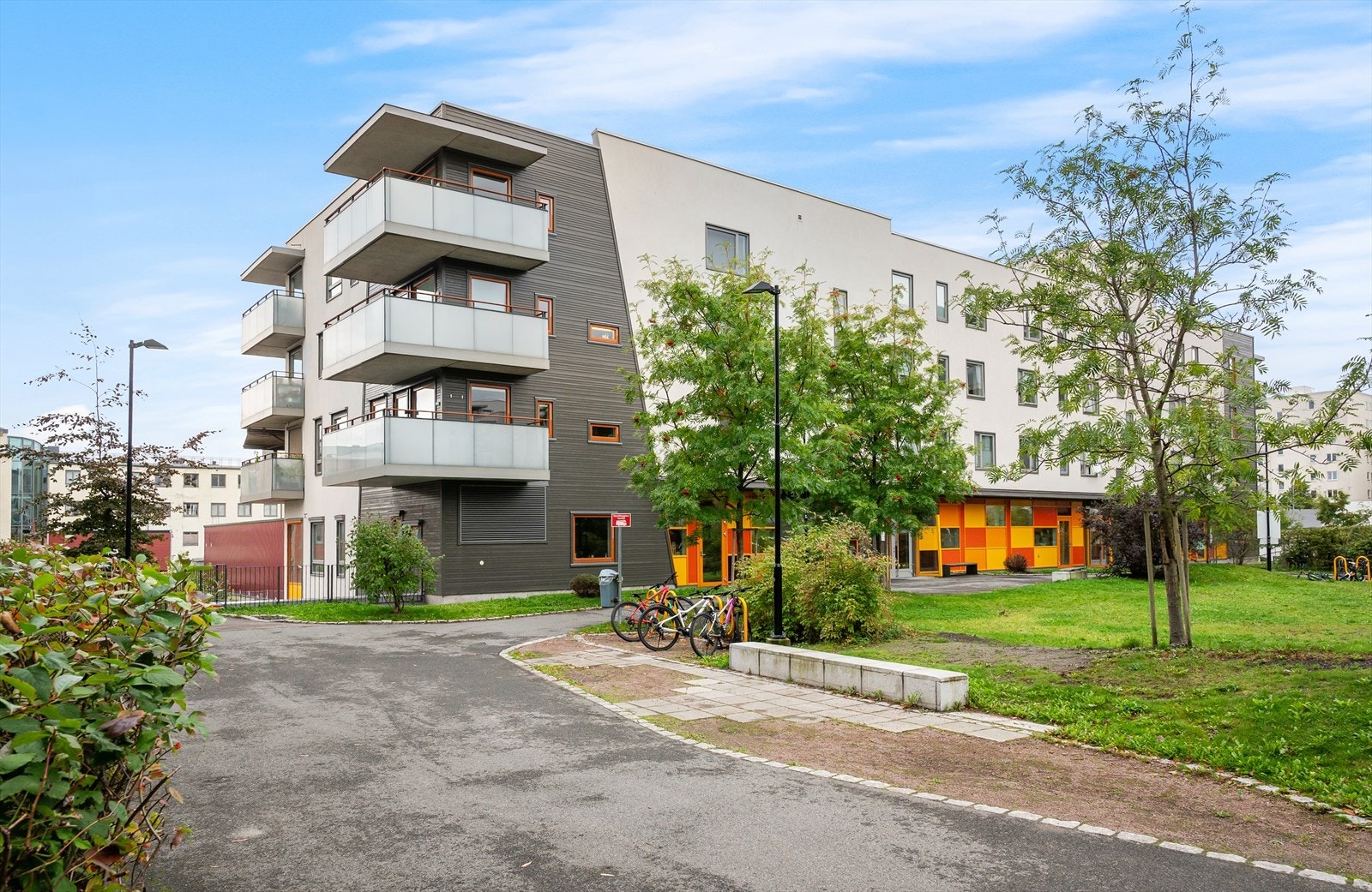 Leiligheten ligger flott til i byggets etasje 2! Galleribilde