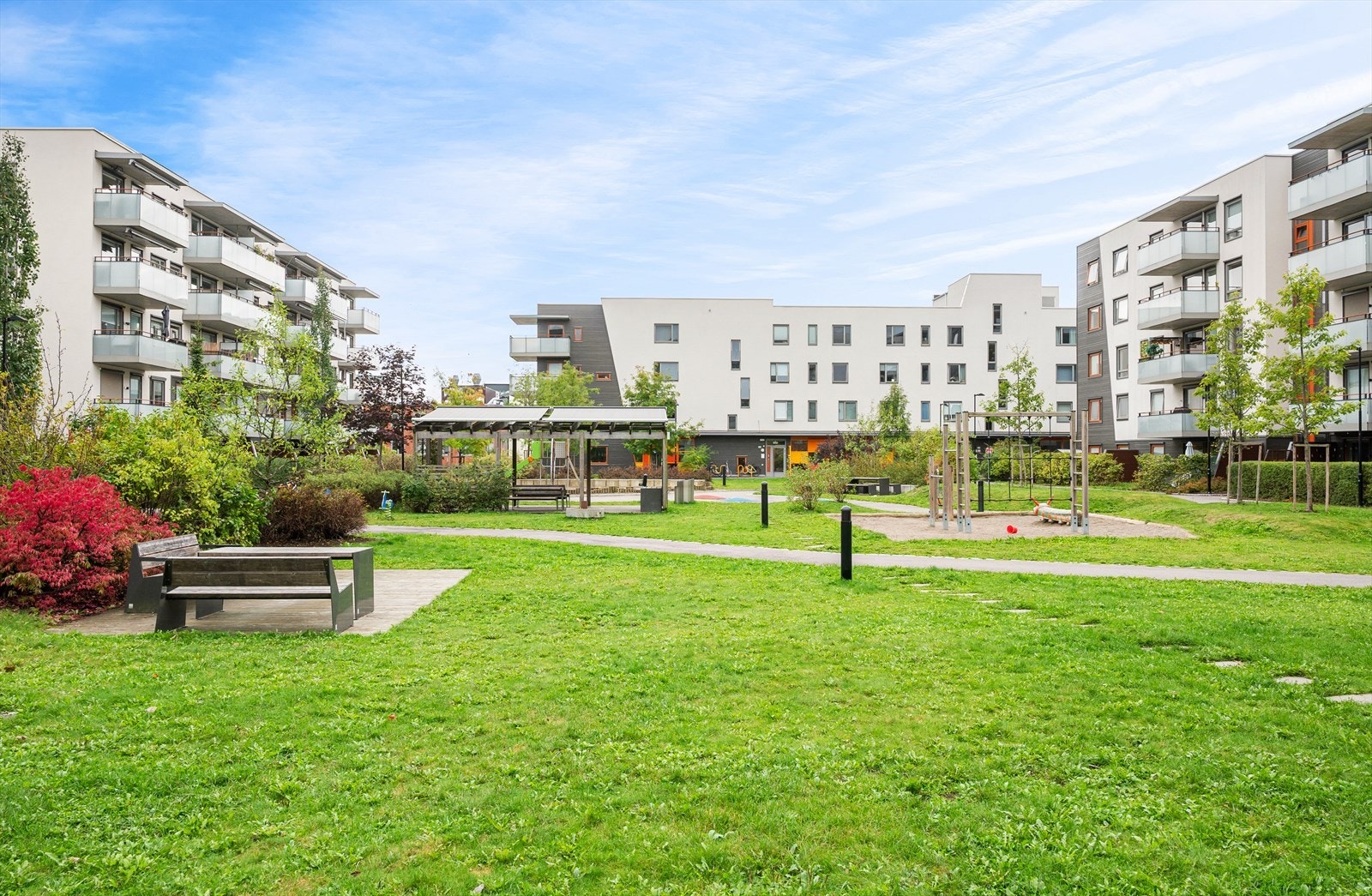 Velholdt leilighetsbygning fra 2016 i et etablert og rolig boligområde. Galleribilde