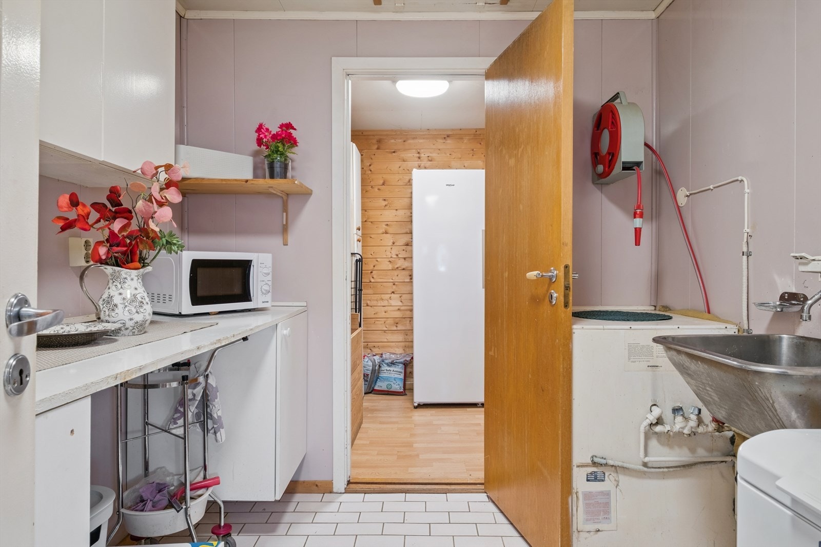 Vaskerom med bod innenfor. Galleribilde