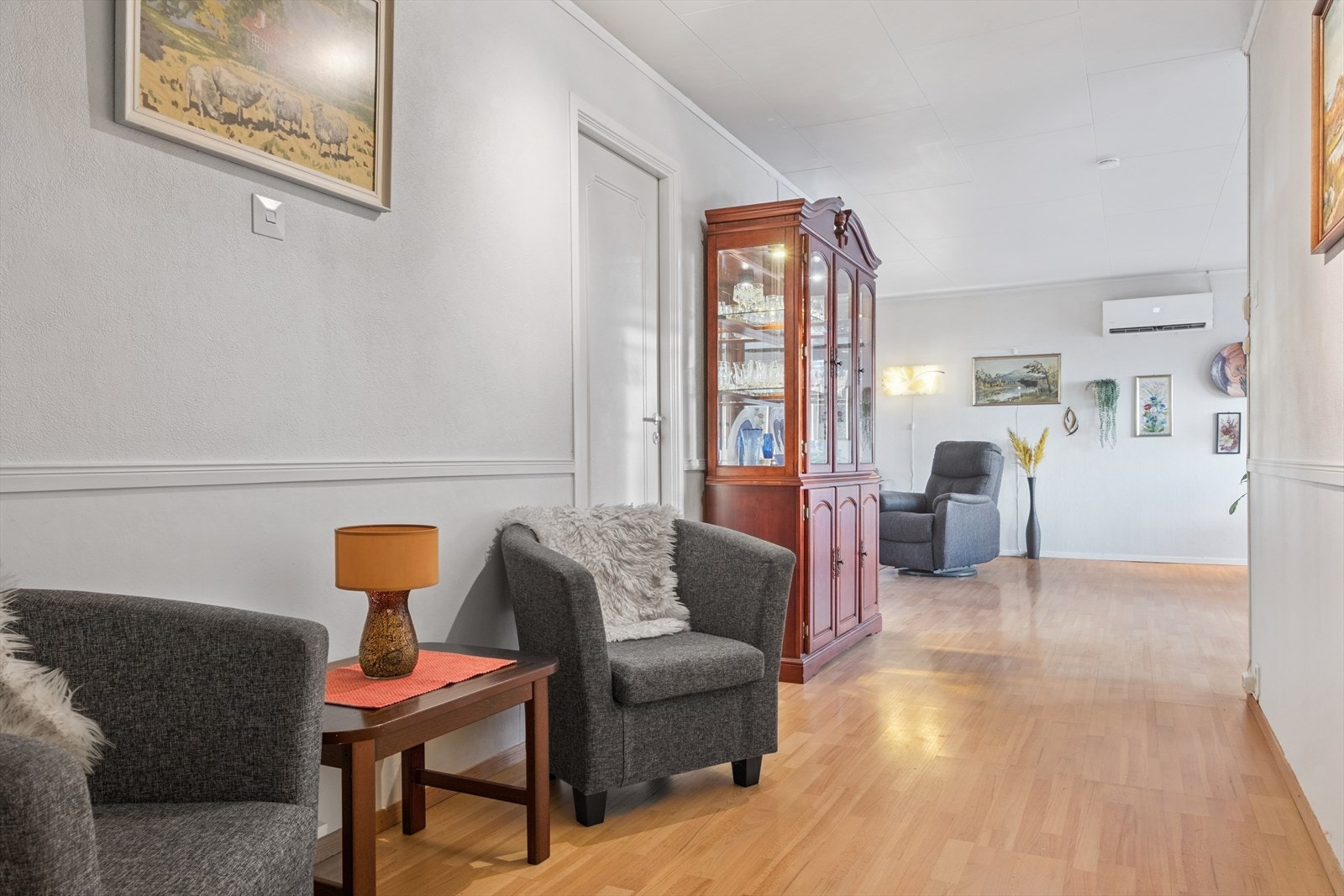 Gang mot stue. Galleribilde