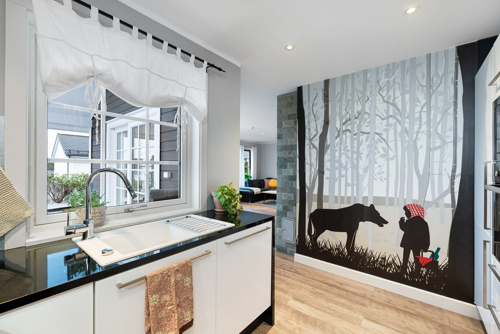 Hvitevarene er integrerte og medfølger. Galleribilde