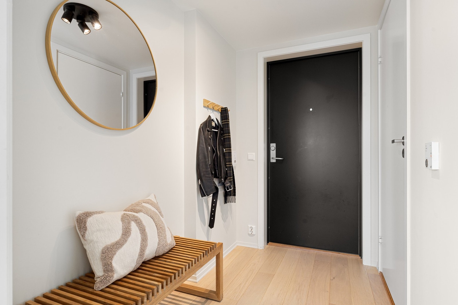 Heis- og trappeadkomst mellom alle etasjer Galleribilde