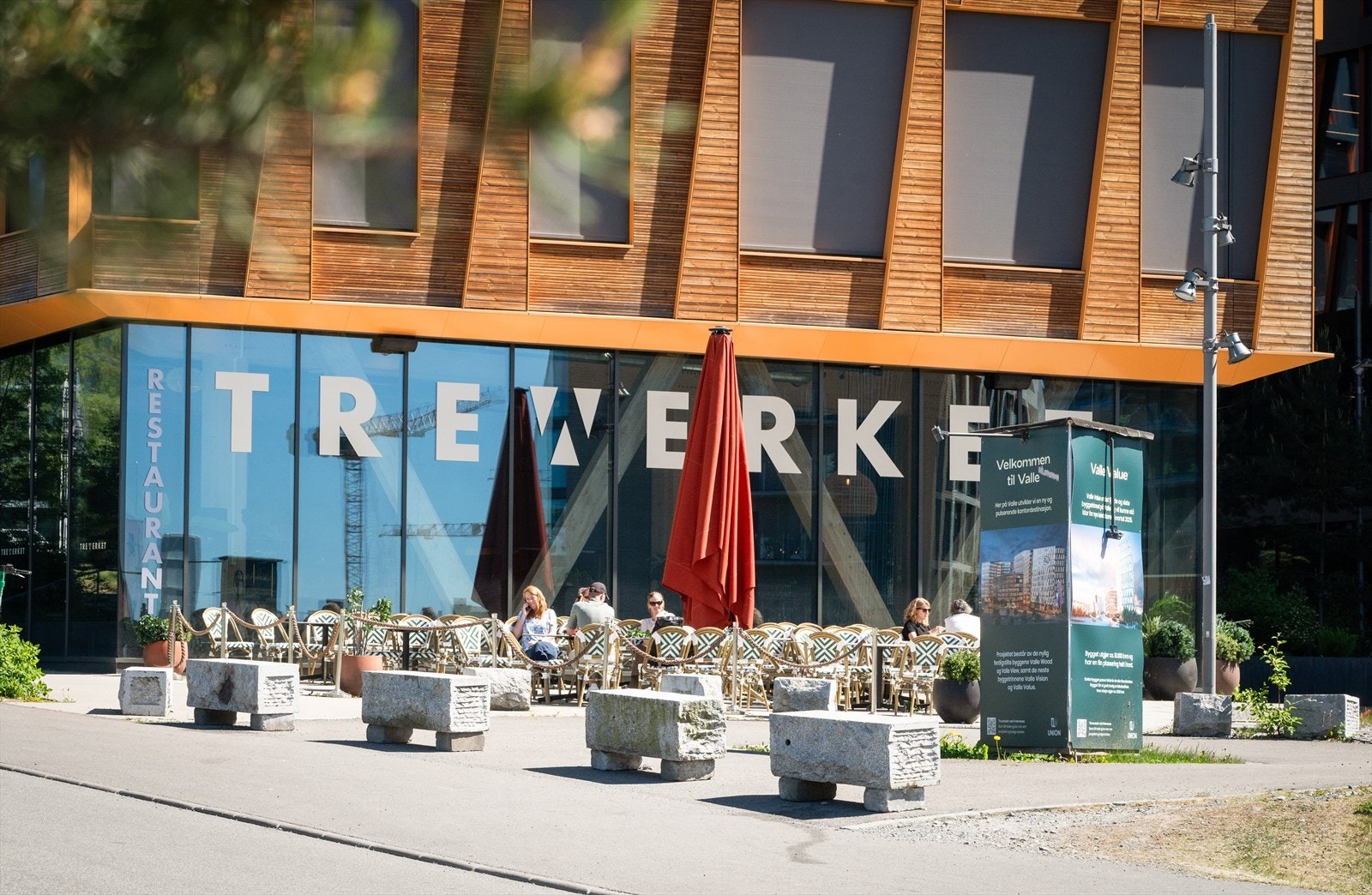 I nærområdet finner du blant annet Ulven Torg med serveringssteder og butikker, kun 13 minutter unna. Galleribilde