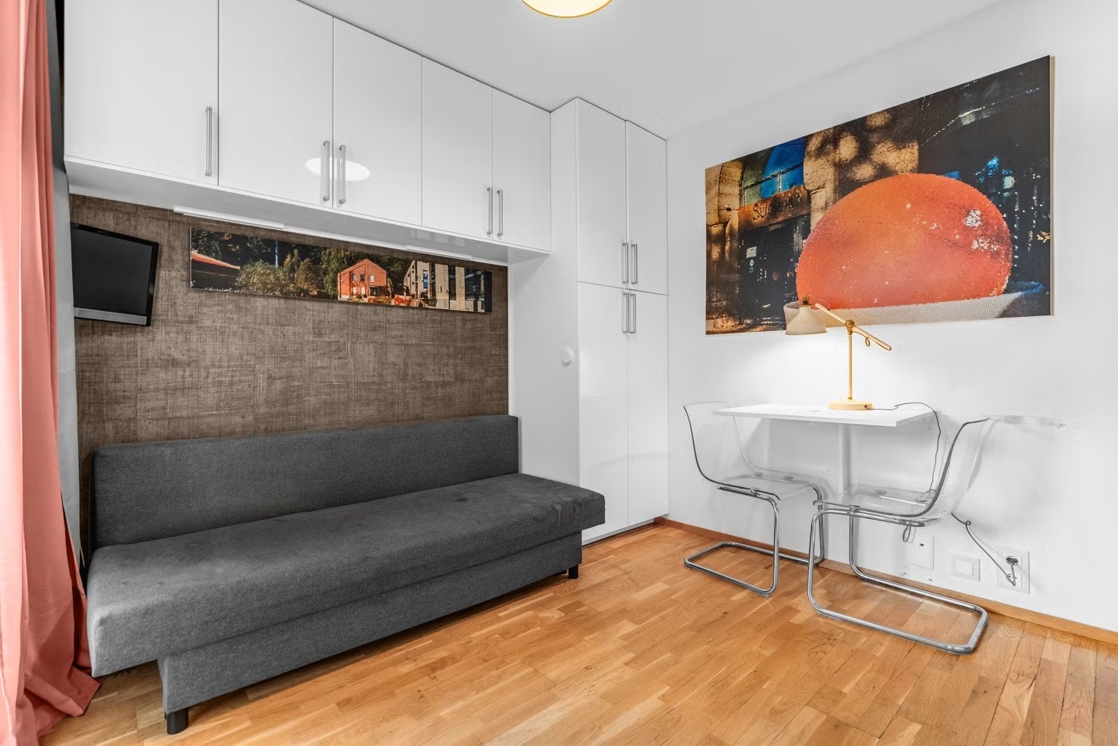 Det gjøres oppmerksom på at leiligheten vil være møblert annerledes på visning enn vist på bildene. Galleribilde