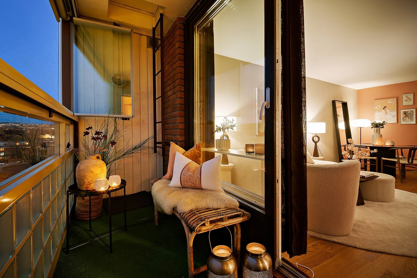 Stor fin skyvedør med adkomst til balkong Galleribilde