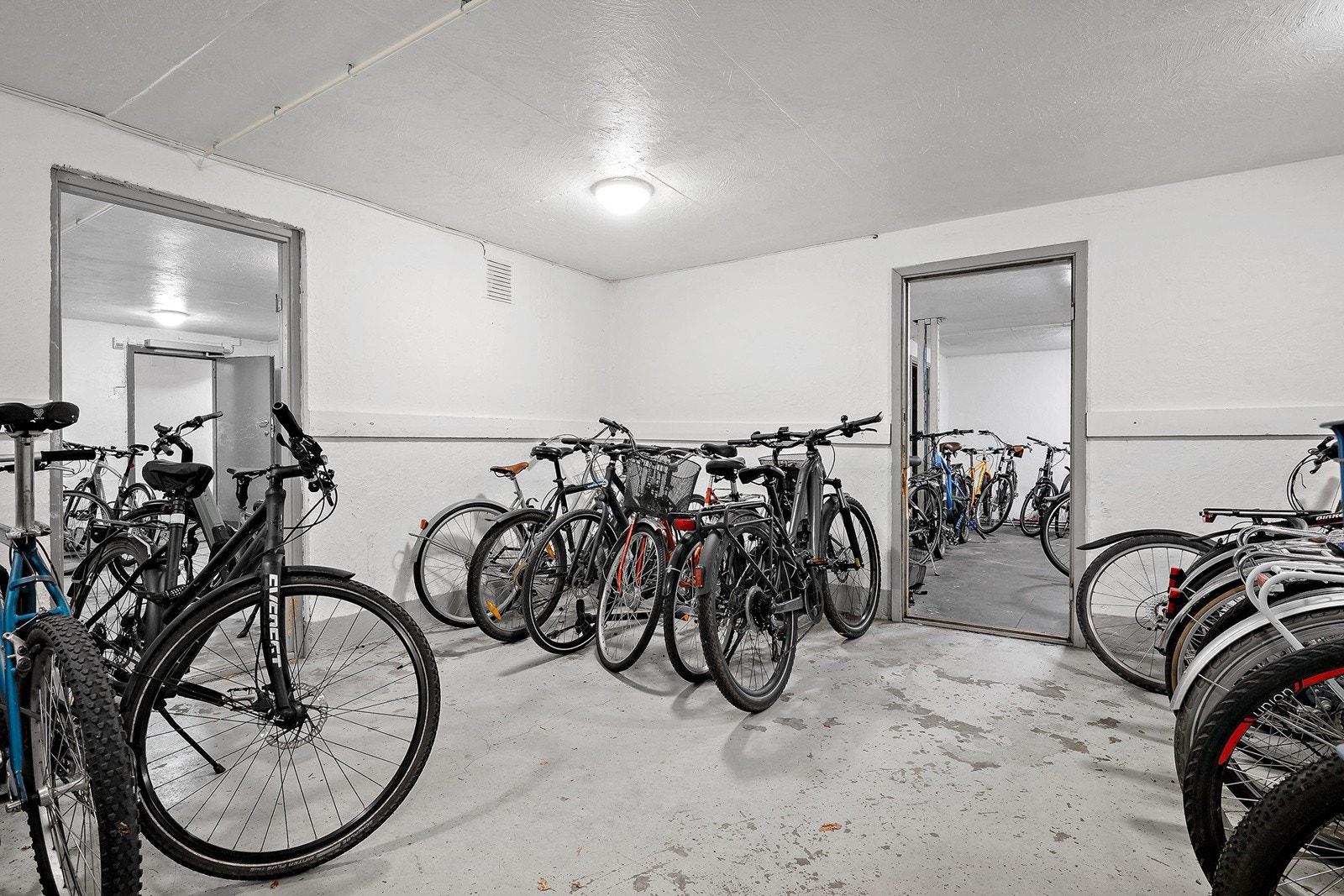 Felles sykkelrom med heistilgang gir god flyt i hverdagen. Galleribilde