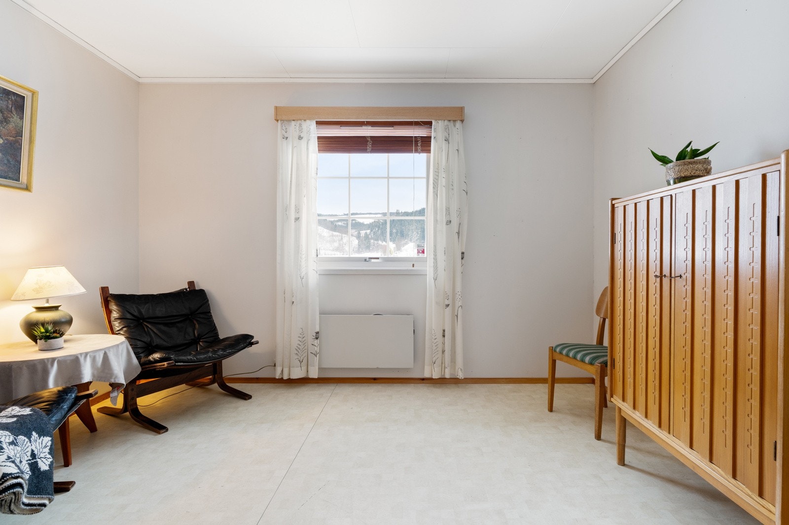 Soverom på 9,5 kvm som passer perfekt som barnerom, gjesterom eller kontor. Galleribilde