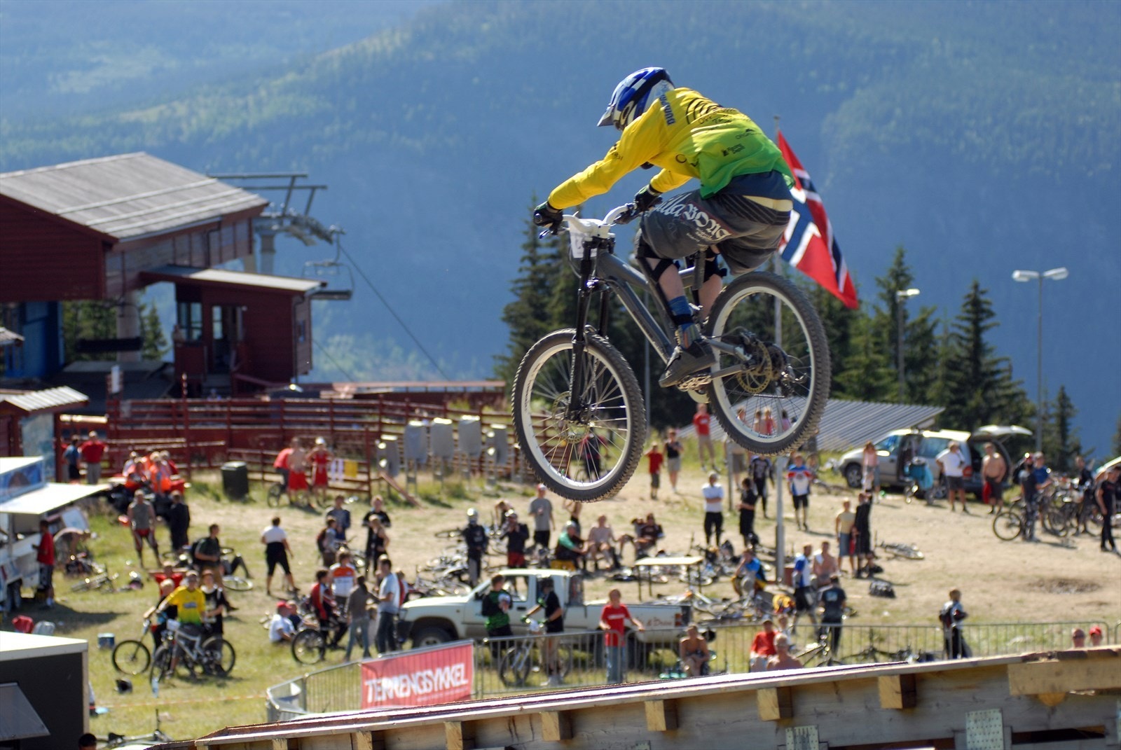 Downhillsykling i Hafjell er en morsom aktivitet utenom det vanlige, og passer for alle som kan sykle på en vanlig sykkel. Galleribilde