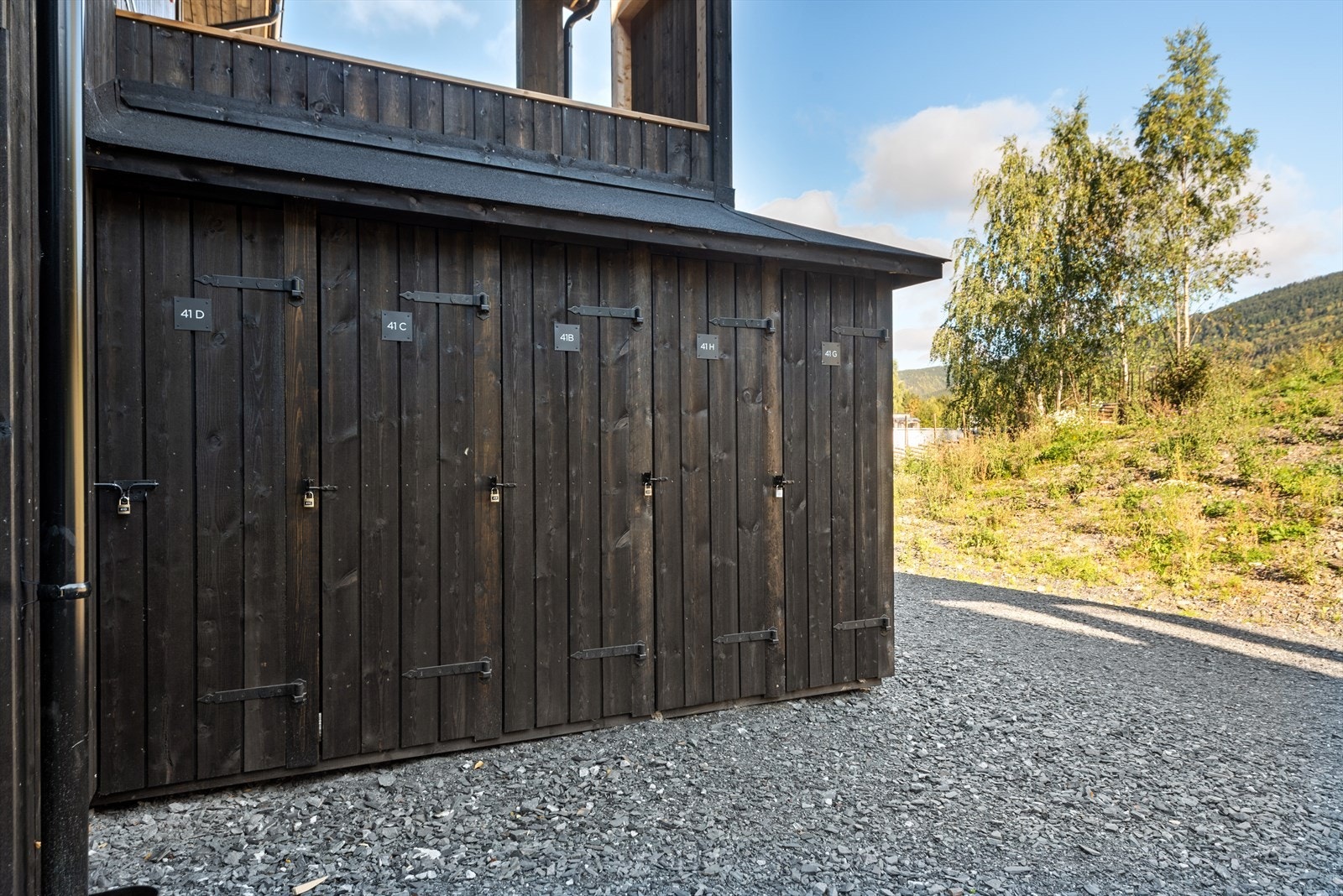 I tillegg medfølger én skibod pr. leilighet. Skiboden er plassert utenfor leilighetsbygget. Galleribilde