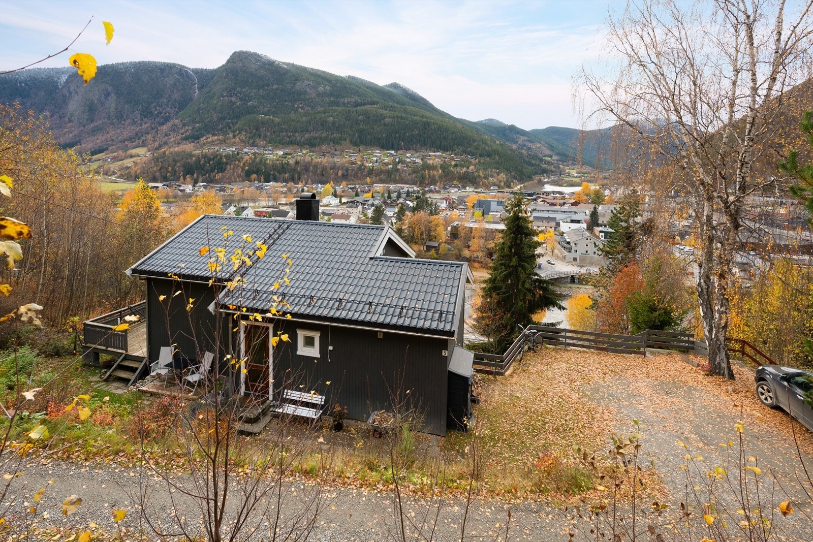 Det er flott utsikt og god solgang på eiendommen. Galleribilde