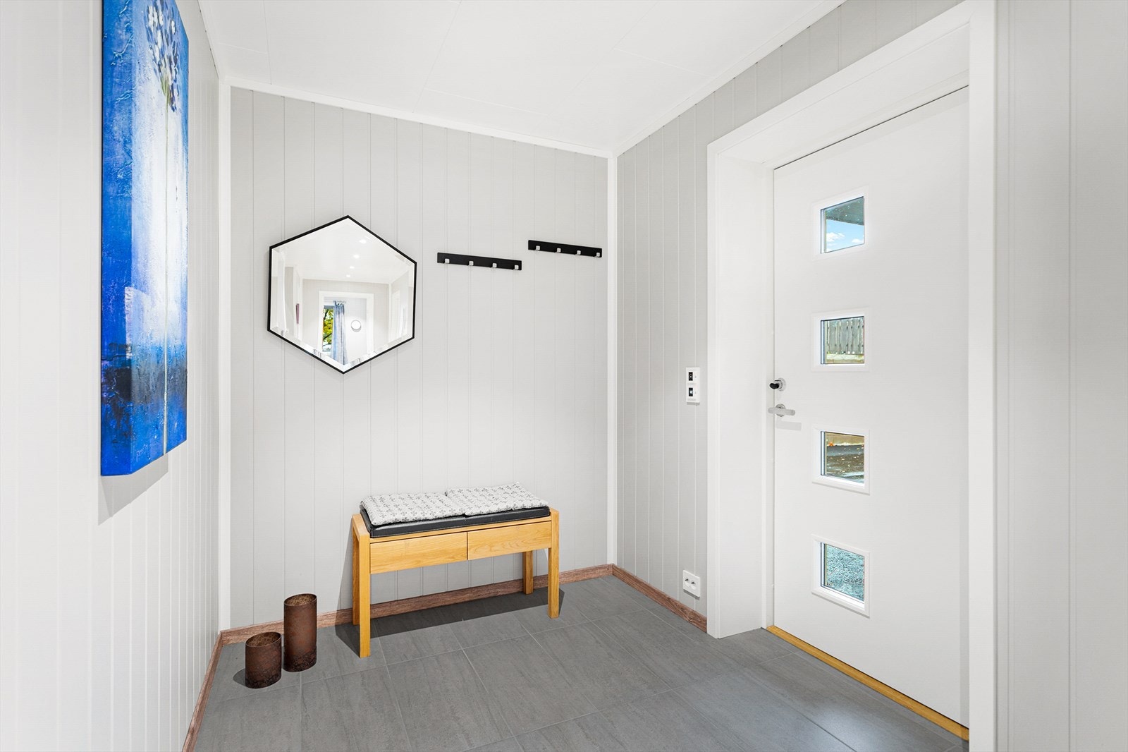 Velkommen inn i en lys og trivelig gang Galleribilde