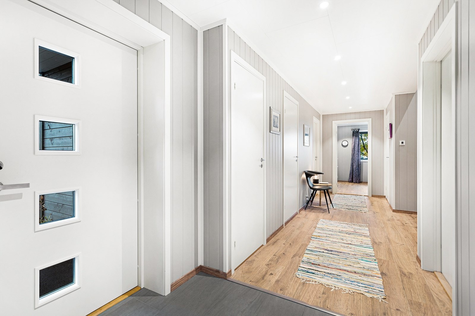 Flislagt ved inngangspartiet Galleribilde