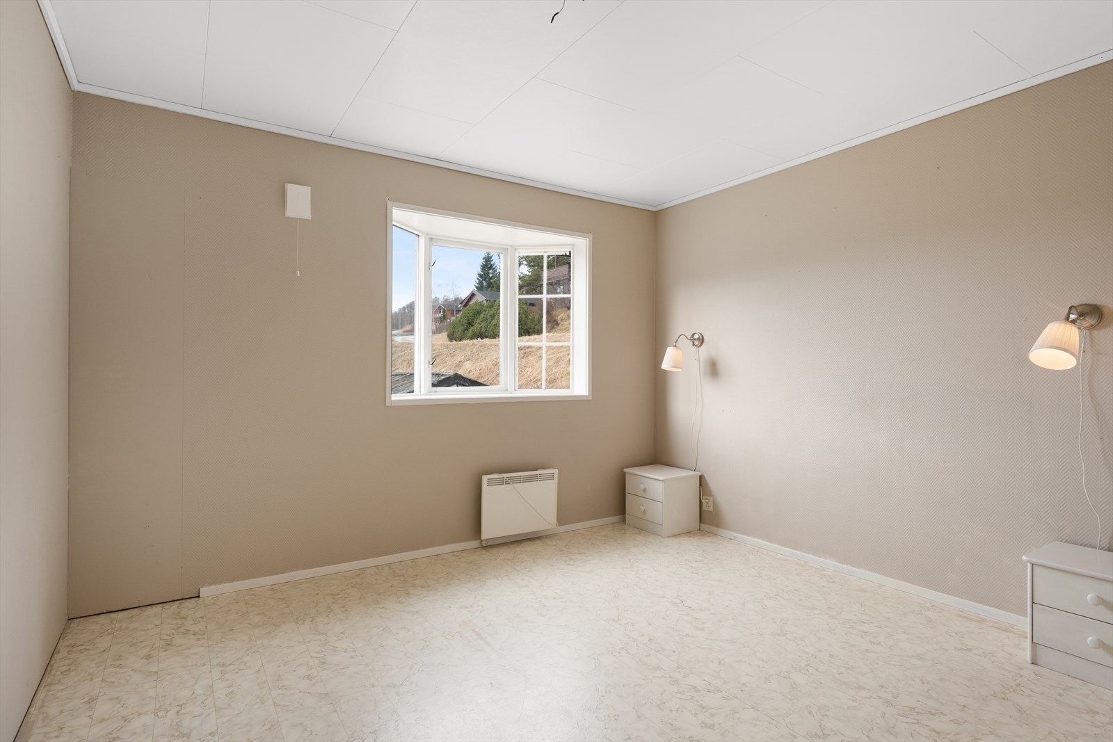 Boligen har til sammen 4 soverom. Hovedsoverommet ligger i 1. etg. Galleribilde