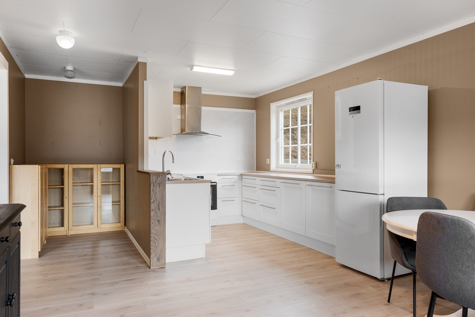 Kjøkkenet ligger adskilt fra stua. Galleribilde