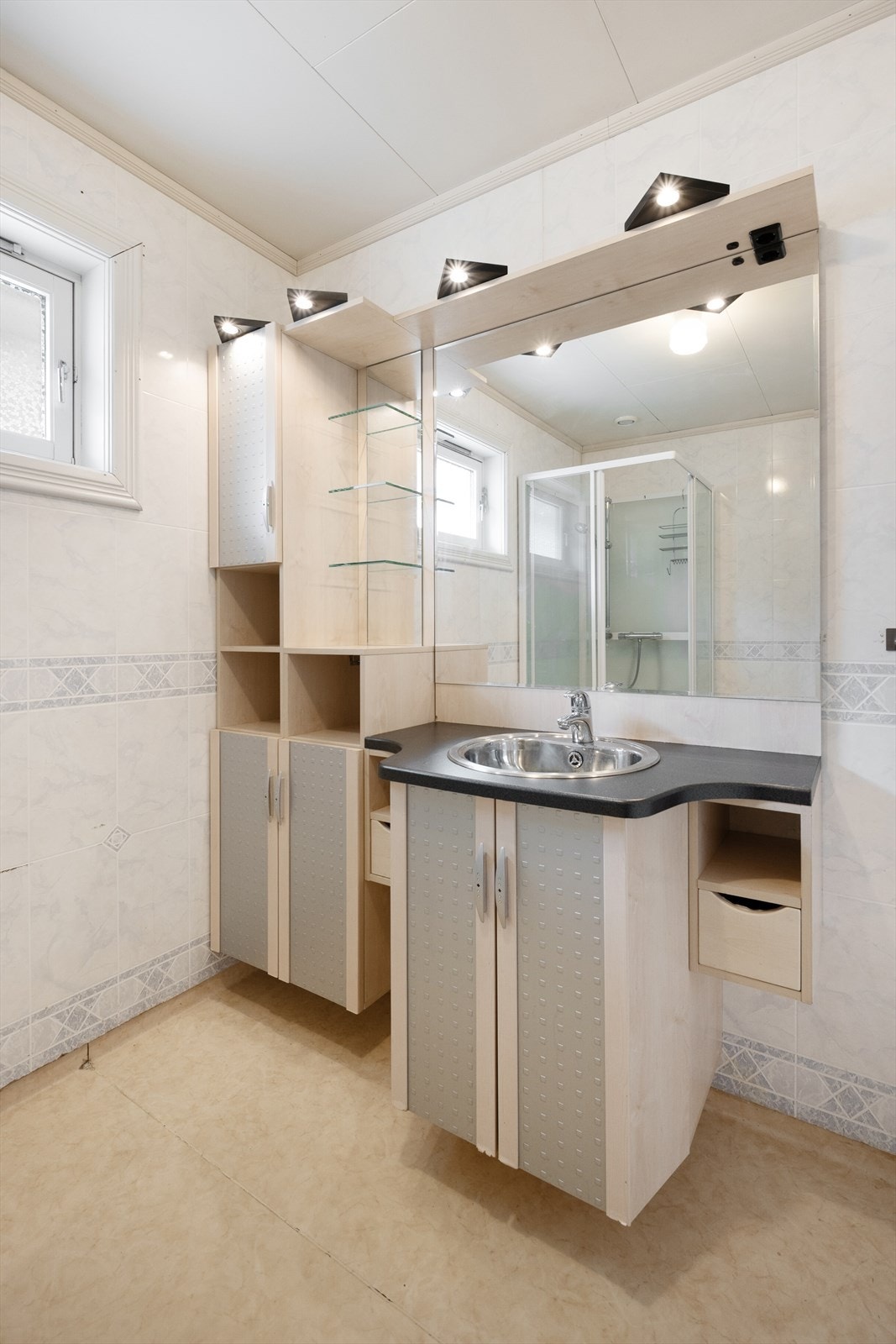 Innredningen har godt med oppbevaringsplass. Galleribilde